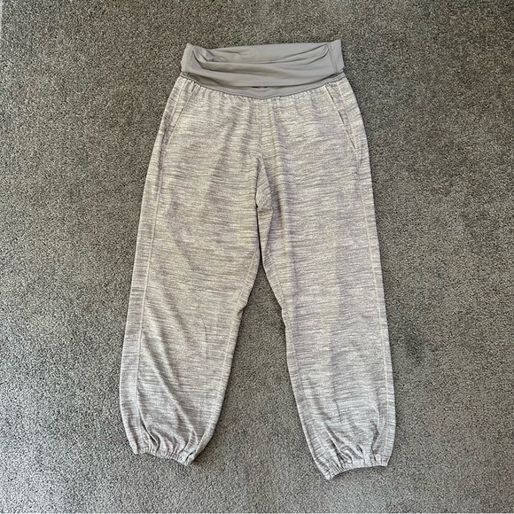 Lululemon Om Pant Crop Lightweight Harem Pants Size 4 Light Grey - Picture 4 of 10